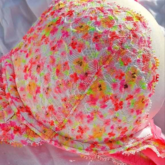 Victoria's Secret Women's Dream Angel's Floral Push-up Bra - Picture 2 of 7